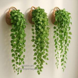 Arranjo Decorativo com 3 Trepadeiras de Hera Artificial e Vaso Trançado Marrom